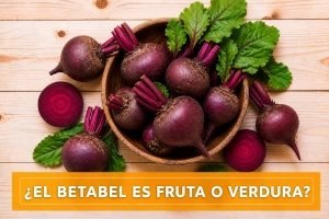 Betabel en un mercado fresco listo para cocinar o ensaladas
