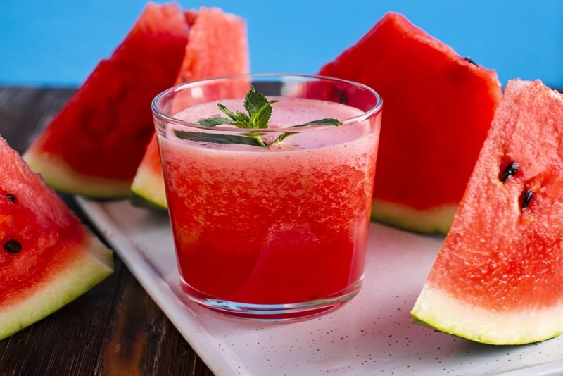 Delicioso dulce de sandía en frascos de vidrio